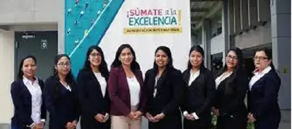 Programa de becas Universidad Peruana Cayetano